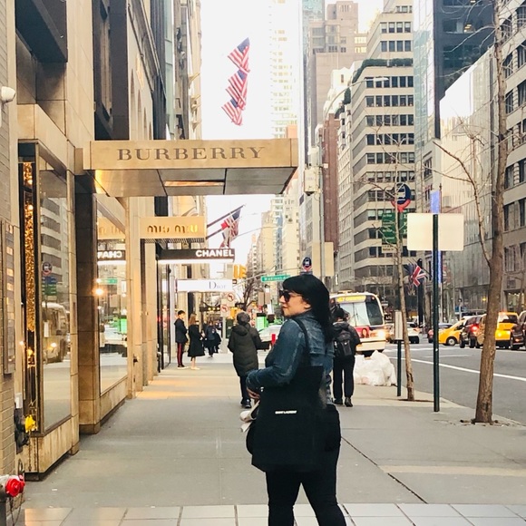 Profile Picture of Corina Sansoni (@miss_corina) on Poshmark