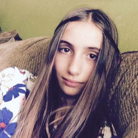 Bailey Holmes - Poshmark Profile Picture of Bailey Holmes (@baileyholmes13) on Poshmark