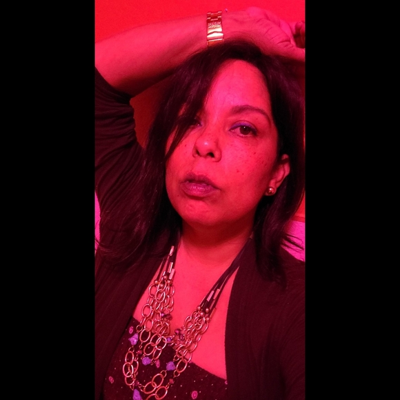 Profile Picture of Holla Bing (@hollabing) on Poshmark