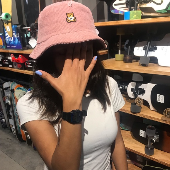 Profile Picture of Alexa Fernandez (@uhhlxa) on Poshmark