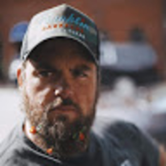 Profile Picture of Taylor Reslow (@treslow) on Poshmark