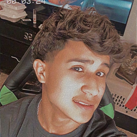 Profile Picture of Gavin Guardiola (@gavinguardiola) on Poshmark