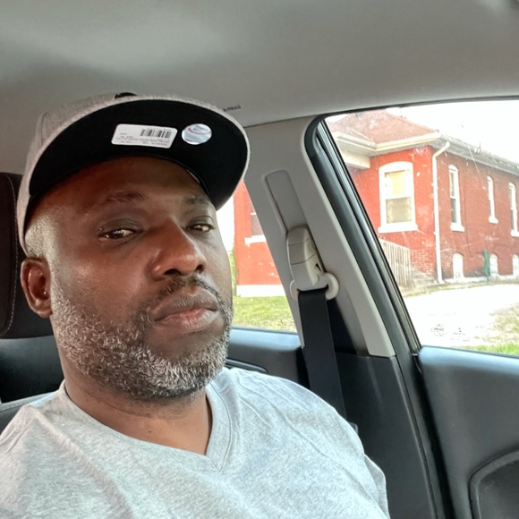 Profile Picture of Carl Clay (@carlclay74) on Poshmark