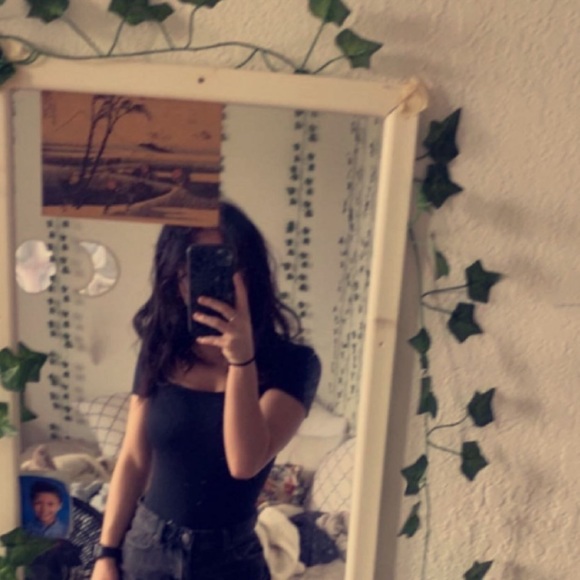 Profile Picture of Gabby Guardiola (@gabbyguard2) on Poshmark