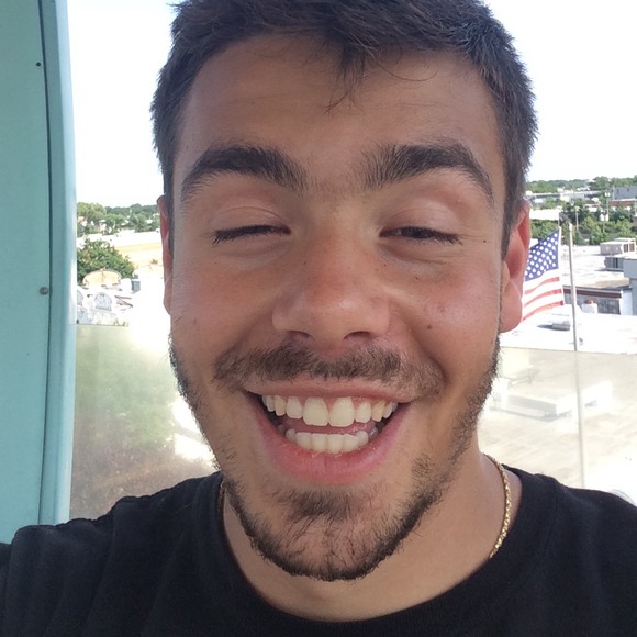 Profile Picture of Los Angeles (@joshx25) on Poshmark