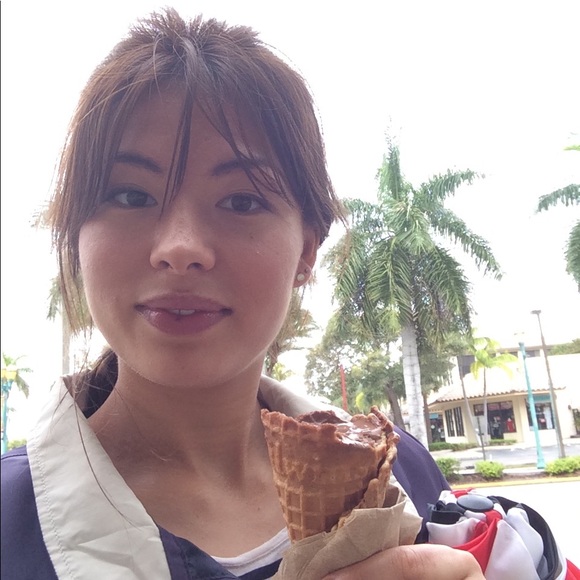 Profile Picture of Maya Eigel (@seslines) on Poshmark