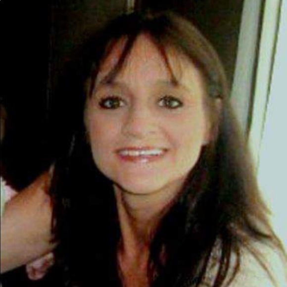 Profile Picture of Traci Riggs (@traciriggs) on Poshmark