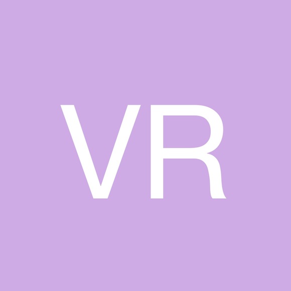 Profile Picture of Victoria Rutter (@victoriarutter) on Poshmark