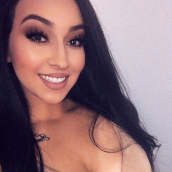 Profile Picture of Lisa Montoya (@123sunshines) on Poshmark