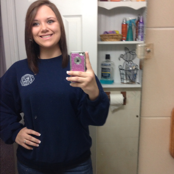 Profile Picture of Haley Frederick (@haley16) on Poshmark