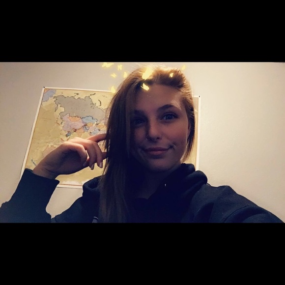 Profile Picture of Ashley Applegate (@tr_ashley) on Poshmark