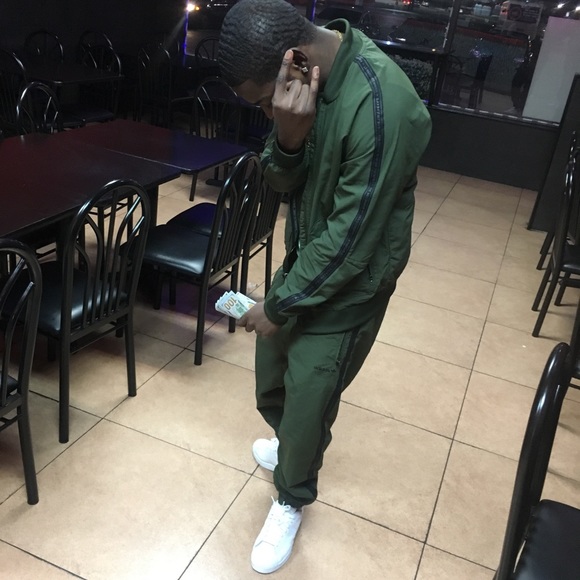 Profile Picture of Raphyb Oh (@rahglizzy23) on Poshmark