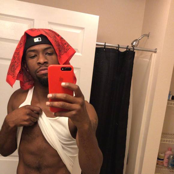 Profile Picture of Derrius Hawk (@derriush) on Poshmark