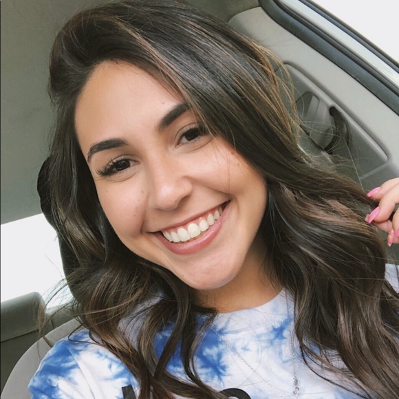 Profile Picture of Christina Widner (@christinawid6) on Poshmark