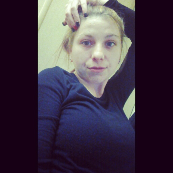 Profile Picture of Chasity Cox (@ccole1994) on Poshmark