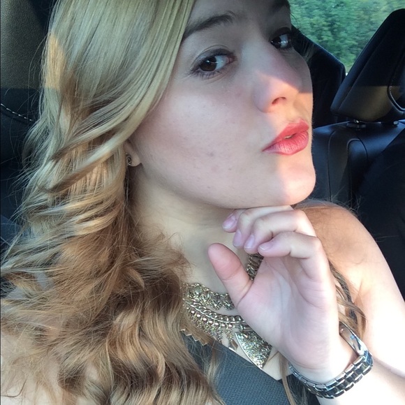 Rebekah Akerman - Poshmark Profile Picture of Rebekah Akerman (@jewbekah) on Poshmark