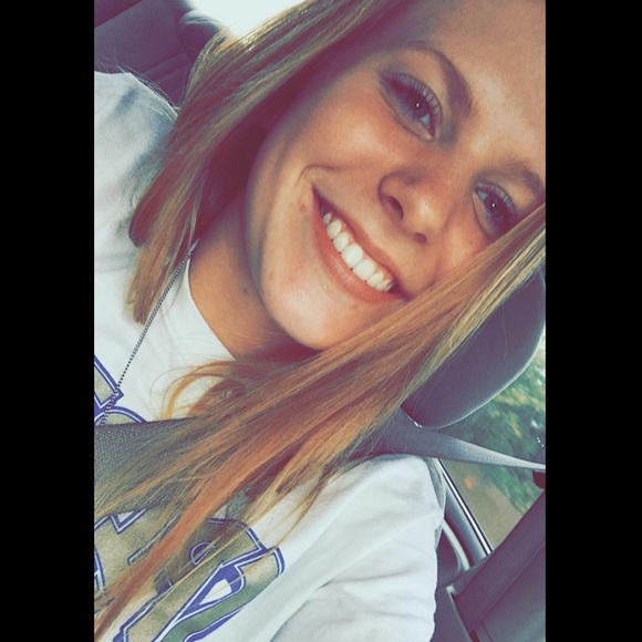 Profile Picture of Liberty Impola (@impolalibby) on Poshmark