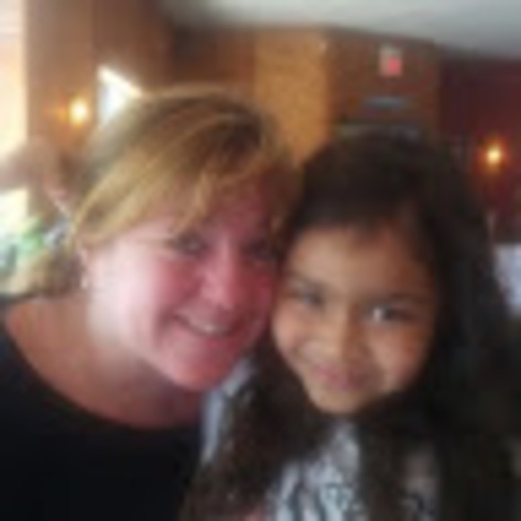 Profile Picture of Janet West (@janetwest3086) on Poshmark