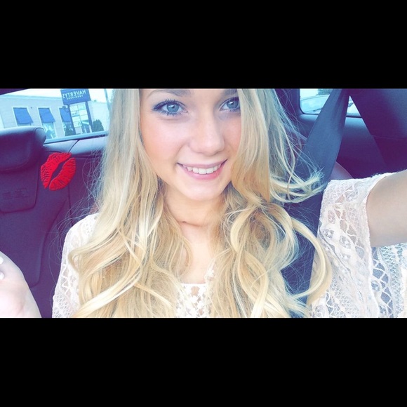 Profile Picture of Janie Donnelly (@__janieee__) on Poshmark