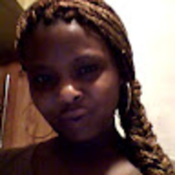 Profile Picture of Nina Ciraulo (@ninaciraulo) on Poshmark