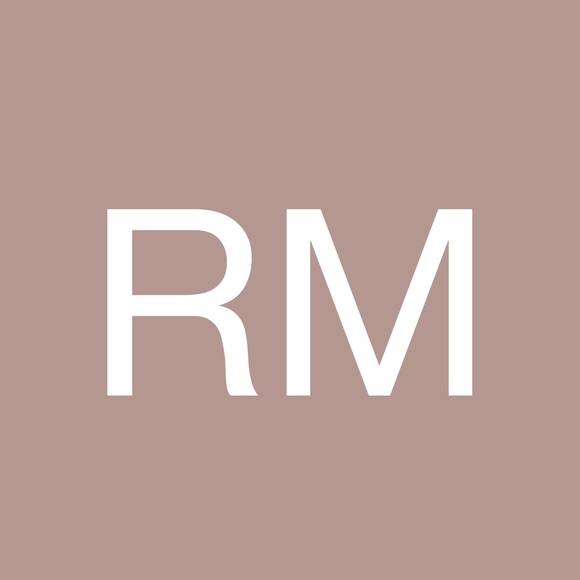 Profile Picture of Roxana Mckinnon (@relaxrox) on Poshmark