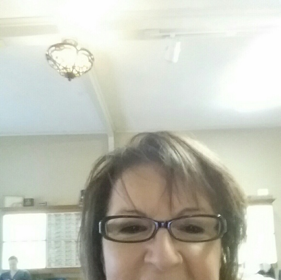 Profile Picture of Karen Harden (@alishad01) on Poshmark