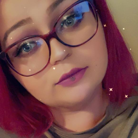 Profile Picture of Chelsea Fellers (@chelsea4793) on Poshmark