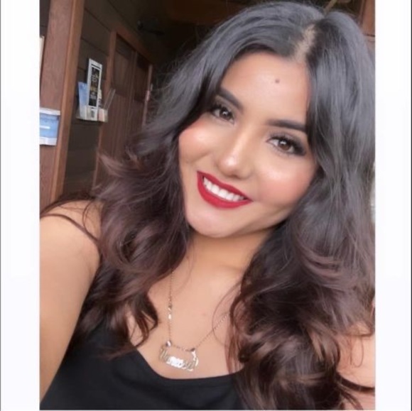 Profile Picture of Vanessa Rosas (@vanessarosas255) on Poshmark