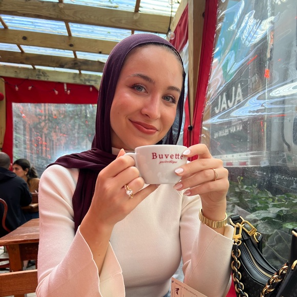 Profile Picture of Rajaa Shoukfeh (@rajaascloset) on Poshmark