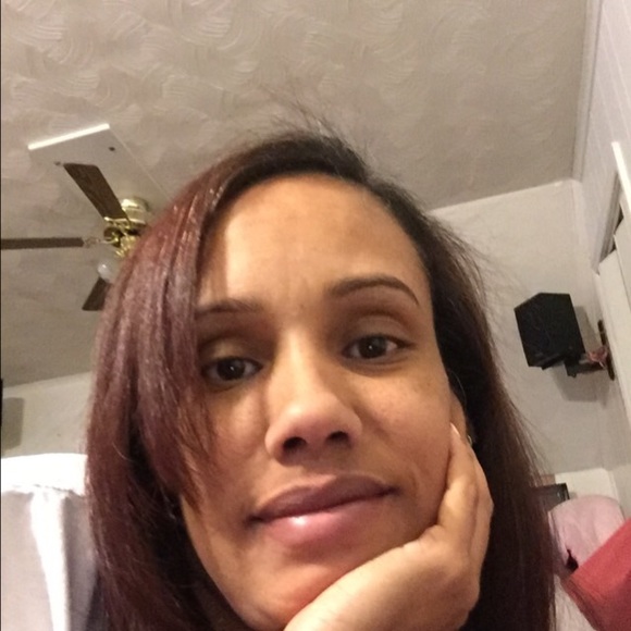 Profile Picture of Lynnette Pellot (@lynnette03) on Poshmark