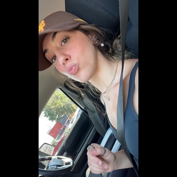 Profile Picture of Keily Lutgens (@keily_lutgens2) on Poshmark
