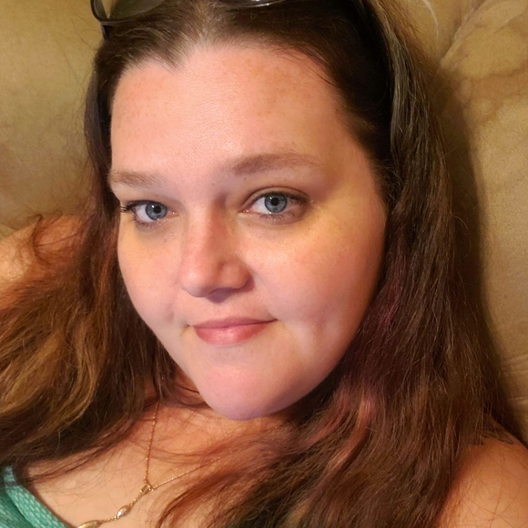 Profile Picture of Heather Linn (@hlinn99) on Poshmark