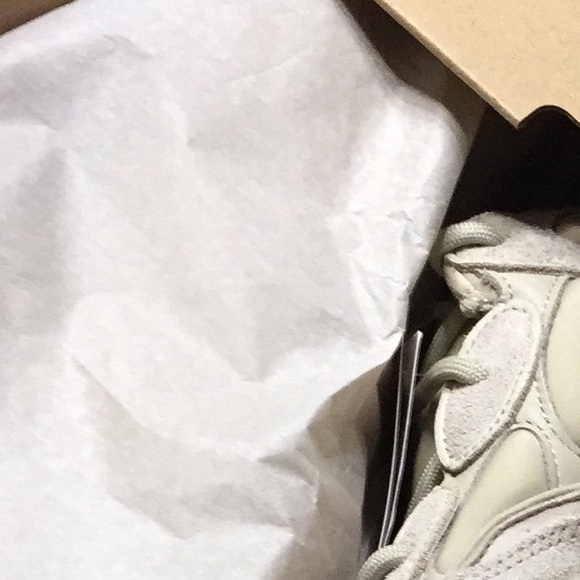 Profile Picture of Nguyen Huynh (@nguyenhuynh78) on Poshmark