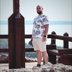 Profile Picture of Péter Karakas (@Petervagyoknemdisznolab) on Facebook