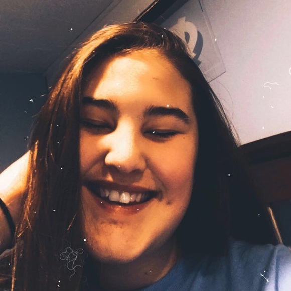 Profile Picture of Caitlyn Kern (@caitlynkern74) on Poshmark