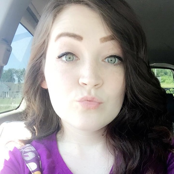 Profile Picture of Jessica Pyles (@jessnicole01234) on Poshmark