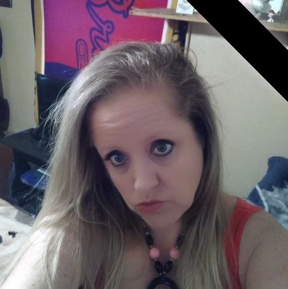 Profile Picture of Trish Murray (@goofychick08) on Poshmark