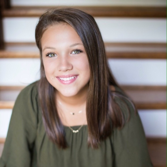 Profile Picture of Annie Poole (@anniehp) on Poshmark