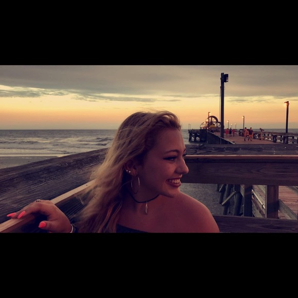 Profile Picture of Makenna Marlette (@makennaleighhhh) on Poshmark