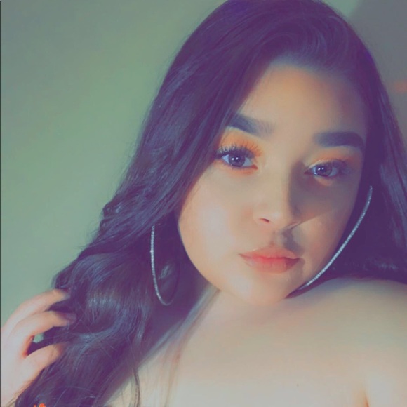 Profile Picture of Rosa Borbonio (@rborbonio817) on Poshmark