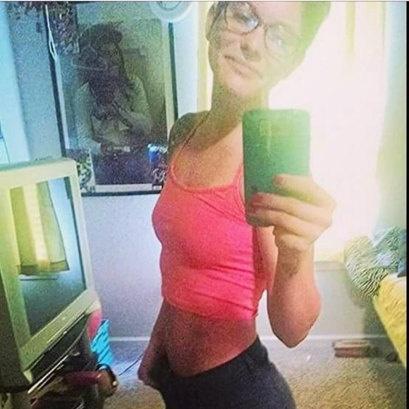 Profile Picture of Kelsey Erny (@kelskimble) on Poshmark
