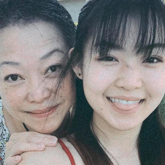 Profile Picture of Calene Chew (@calenechew) on Poshmark