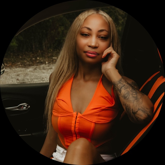 Profile Picture of Brittan Sinclair (@foxiiblack) on Poshmark