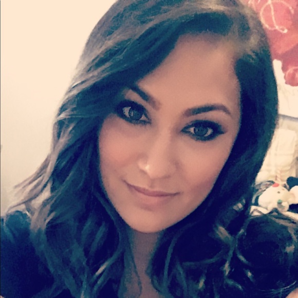 Profile Picture of Summer Shafei (@skshafei) on Poshmark