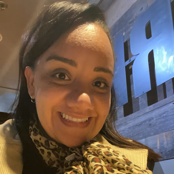 Profile Picture of Paula Rodrigues (@paulafer2526) on Poshmark