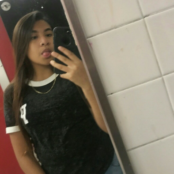 Profile Picture of Yesenia Ayala (@yeseniaa0822) on Poshmark