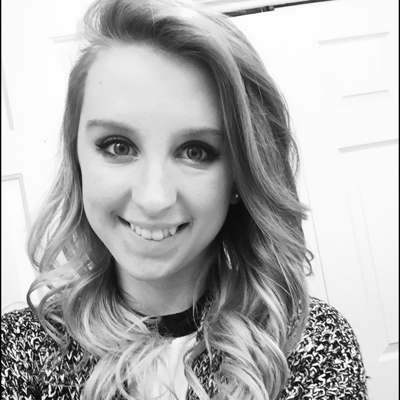 Profile Picture of Haley Stephens (@haleybeth19) on Poshmark
