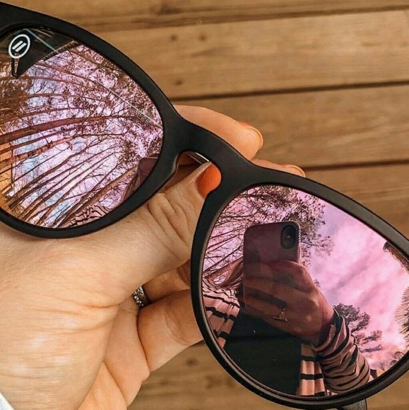 Profile Picture of Sherrill Kolvek (@sherrillkolvek) on Poshmark