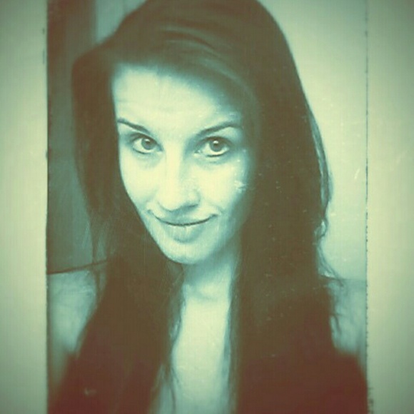 Profile Picture of Misty Hendrickson (@m1stymar1e) on Poshmark