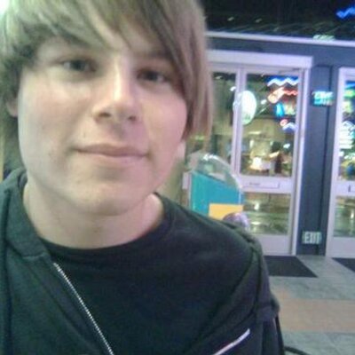 Profile Picture of Stefan Blum (@THEragingSTEFAN) on Twitter